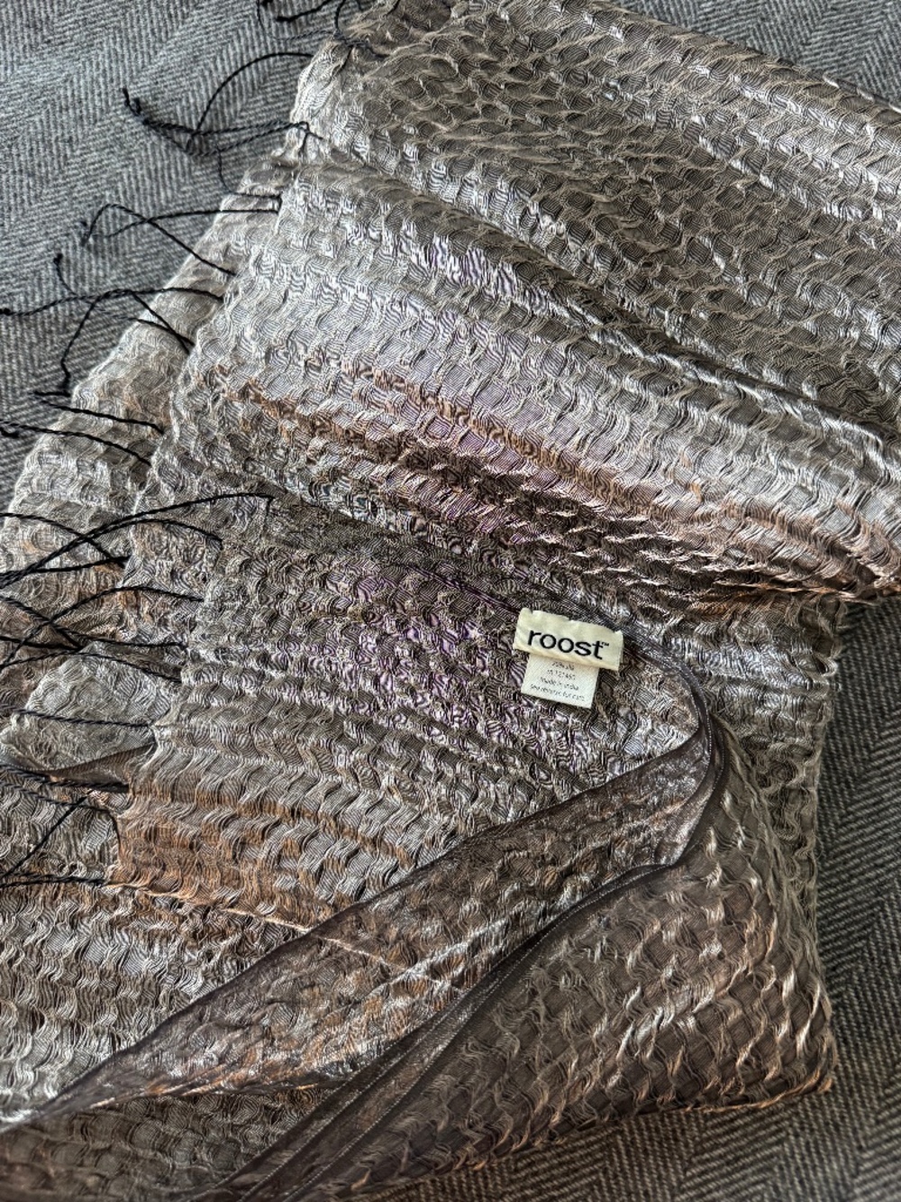 NWOT, ROOST, STUNNING ALCHEMY SCARF, LIGHTLY WOVEN PEWTER METALLIC W/FRINGE ENDS - Picture 6 of 12